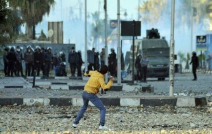 Egypte: heurts entre police et manifestants à Port-Saïd et au Caire