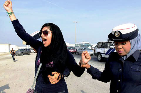 Zaynab al-Khawaja et son père Abd el-Hadi entament une grève de la faim totale