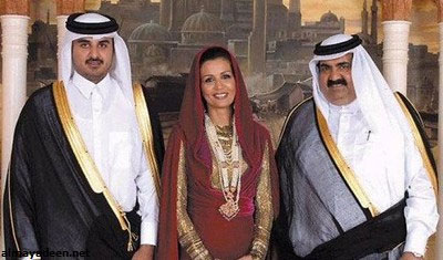 L’émir du Qatar abdique au profit de son fils 

