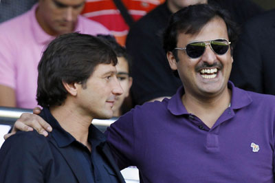 L’émir du Qatar abdique au profit de son fils 
