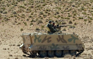 Tunisie: le PM toujours ferme, deuil national après la mort de 8 soldats
