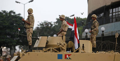 Égypte: confusion autour de la nomination du PM, nouvelle journée de manifestations
