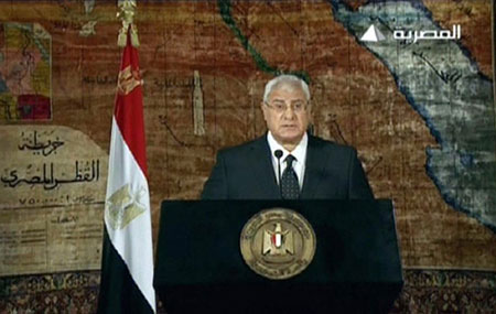 Égypte: Mansour affiche sa détermination