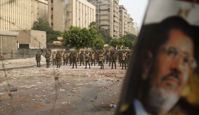 Egypte: Morsi «va bien», selon Ashton… Les islamistes toujours mobilisés
