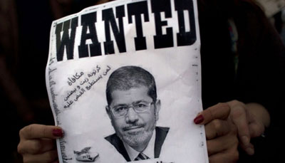 Egypte: nouvelles manifestations lundi, Burns au Caire
