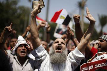 Égypte: confusion autour de la nomination du PM, nouvelle journée de manifestations
