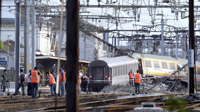 Train déraillé à Paris: au moins six morts et 30 blessés
