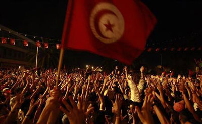 Tunisie: le PM toujours ferme, deuil national après la mort de 8 soldats
