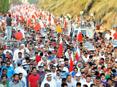 Manifestation monstre à Manama Bahreïn: une manifestation monstre à Manama