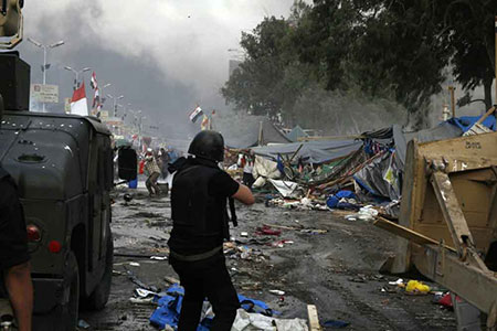 Égypte : la police déloge les manifestants pro-Morsi, de nombreux morts 