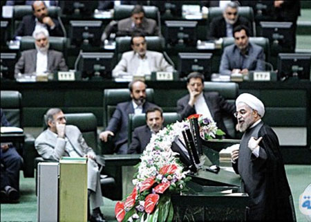 Le président iranien Hassan Rohani prête serment 