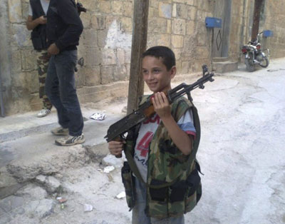Les rebelles syriens enrôlent des jeunes de moins de 17 ans Les rebelles syriens enrôlent des jeunes de moins de 17 ans