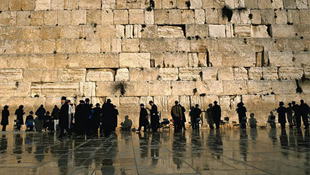 Des tentatives des colons pour consacrer les prières juives à Al-Aqsa