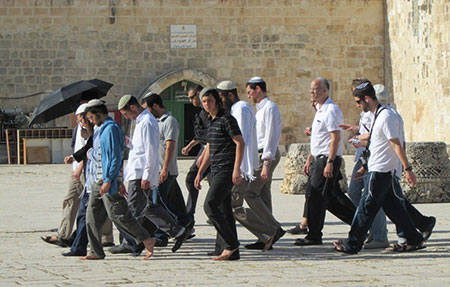 Des tentatives des colons pour consacrer les prières juives à Al-Aqsa