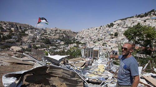 Une famille palestinienne se réfugie dans une grotte
