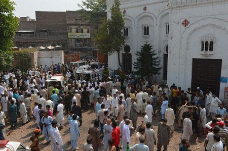Pakistan : 81 morts dans un double-attentat contre une église 