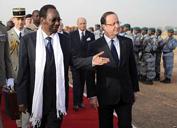 Hollande au Mali, un général victorieux. La popularité de Hollande au plus bas en comparaison avec celle de ses prédécesseurs