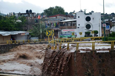Deux tempêtes balayent les côtes du Mexique, au moins 41 morts. Mexique: deux tempêtes balayent les côtes, au moins 41 morts
