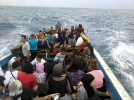 L'une des dernières photos des immigrants clandestins libanais, quelques heures avant le naufrage de leur embarcation au large de l'Indonésie. Plus de 17 Libanais meurent dans un naufrage au large de l’Indonésie