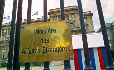 La France mécontente de sa mise à l’écart des négociations russo-américaines.