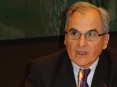 Assad est homme «non sanguinaire», mais combat des groupes terroristes takfiris, dit le colonel de l’armée française, Alain Corvez. Alahednews assiste à un colloque à huis clos dans le Parlement français, autour de la Syrie