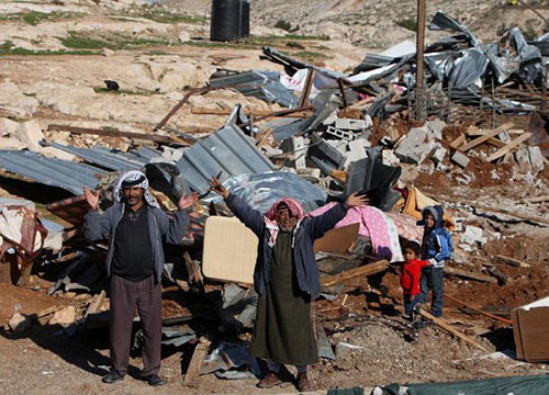 En une seule journée en avril 2012, «Israël» a détruit 21 maisons de bédouins palestiniens La banque européenne d’investissement finance le nettoyage ethnique en Palestine
