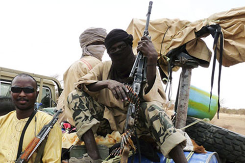 Al-Qaïda prépare une grande attaque contre les forces françaises et maliennes Hollande revêtira prochainement son uniforme militaire au Mali