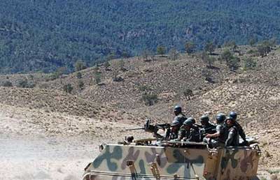 Tunisie: le président conspué par des policiers, Ennahda appelle à une «trêve»