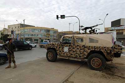 Libye: nouvelle attaque contre l’armée à Benghazi, poursuite de la grève