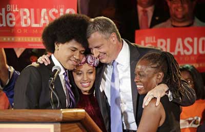 New York élit un nouveau maire, Bill de Blasio, le supergaucho.