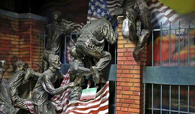 Des milliers d’Iraniens célèbrent la prise de l’ambassade US, le «nid d’espions»