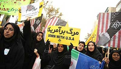 Des milliers d’Iraniens célèbrent la prise de l’ambassade US, le «nid d’espions»