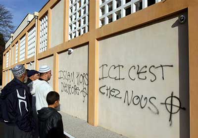 Des insultes islamophobes taguées sur la Grande Mosquée de Paris