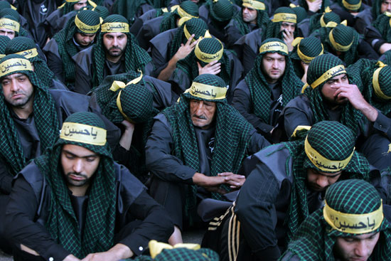 Jeunes et vieux, à vos ordres imam Hussein (psl) Liban : Les fidèles commémorent le deuil de l’Achoura
