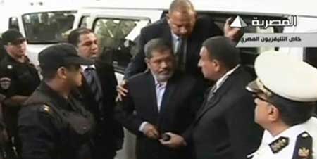 Sitôt ouvert, le procès de Morsi ajourné au 8 janvier