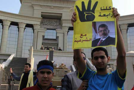 Sitôt ouvert, le procès de Morsi ajourné au 8 janvier. Sitôt ouvert, le procès de Morsi ajourné au 8 janvier