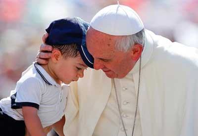 Le pape a condamné la mort d'écoliers tués à Damas dans leur autocar par un obus de mortier.
