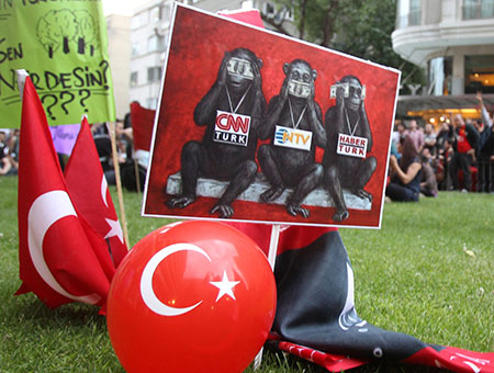 La cour d'assises d'Istanbul a prononcé une peine de perpétuité contre deux journalistes Ankara accroît encore la répression contre la presse
