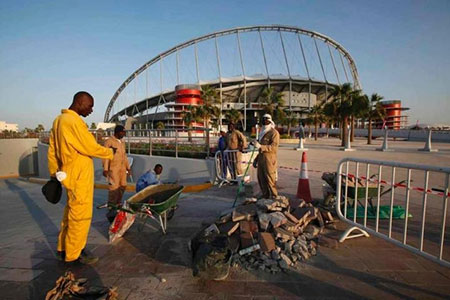 Qatar: Amnesty International dénonce le cauchemar des travailleurs migrants