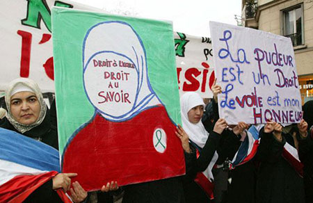 Le voile islamique en procès à Paris et à Strasbourg : liberté versus égalité