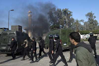 Égypte: les Frères défient les autorités, plus de 250 manifestants pro-Morsi interpellés
