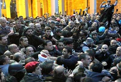 Les partisans du Futur agressent le mufti de la République libanaise. Les partisans du Futur agressent le mufti de la République libanaise