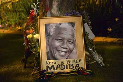 Nelson Mandela «s’est éteint en paix», le monde pleure