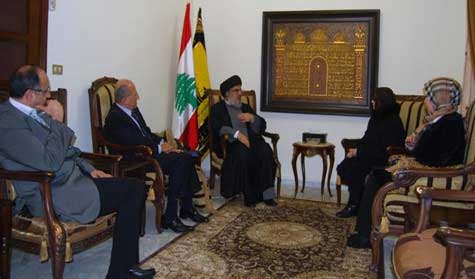 Sayed Nasrallah reçoit la militante algérienne Djamila Bouhired. Sayed Nasrallah reçoit la militante algérienne Djamila Bouhired