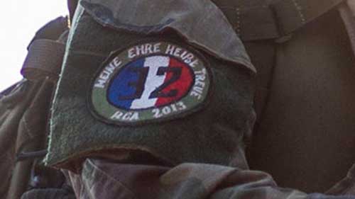 A Paris, l’armée retire l’image d’un soldat français avec un insigne nazi
