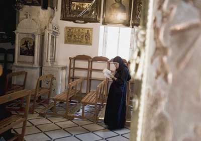 Les extrémistes veulent utiliser les sœurs comme «boucliers humains», le pape lance un appel.