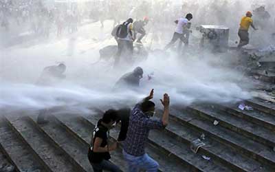 Répression des manifestants à Istanbul. Erdogan menace de «casser les bras» à ses adversaires, répression des manifestants à Istanbul