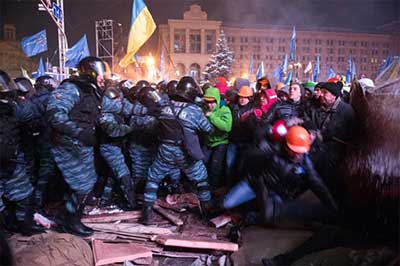 Ukraine: les affrontements continuent, la police donne l'assaut à la mairie de Kiev. Ukraine: les affrontements continuent, la police donne l’assaut à la mairie de Kiev