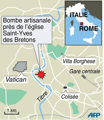 Hollande au Vatican: une bombe artisanale explose près d'une église française à Rome