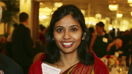 Devyani Khobragade est accusée de fraude aux visas et de fausse déclaration concernant la rémunération de son employée de maison Représailles: L’Inde expulse à son tour un diplomate américain